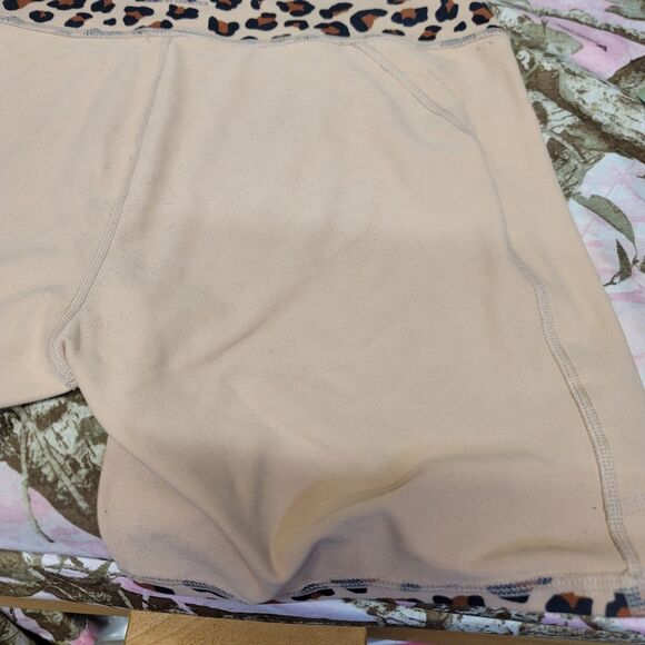 Fabletics PowerHold Cheetah Print Shorts NO SIZE TAG Used Fabletics Size Chart - Picture 10 of 12